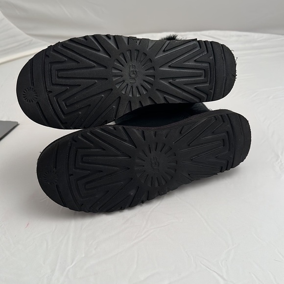 UGG Classic Short Fluff high low black winter boots - Picture 5 of 10
